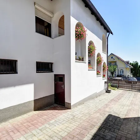 6rooms Balaton-heviz Apartment